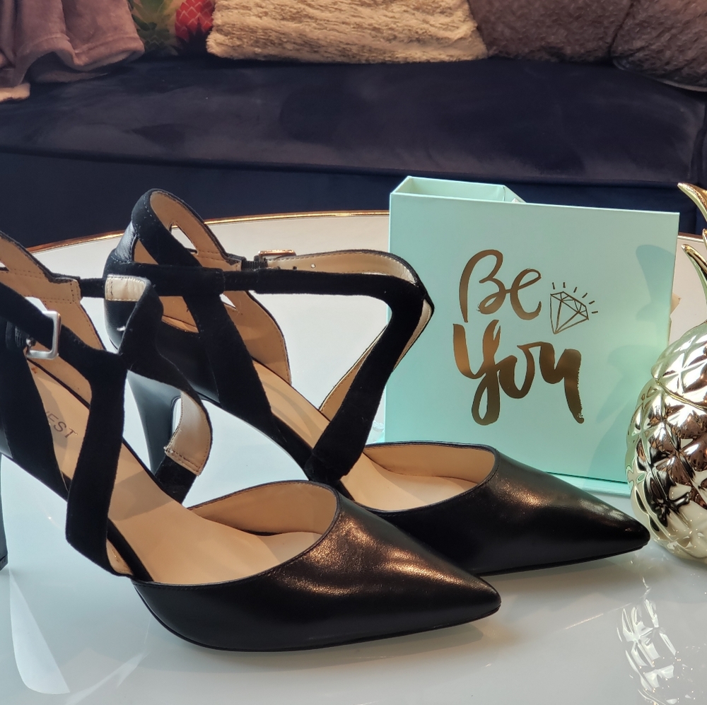 NWOB Nine West cross front heel w/ankle clasp 9M
